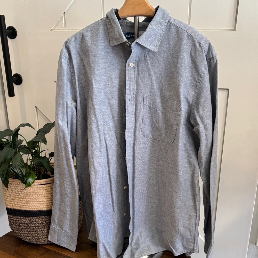 Old Navy Light Gray Casual Button-Down Shirt $5 sale - Picture 1 of 4